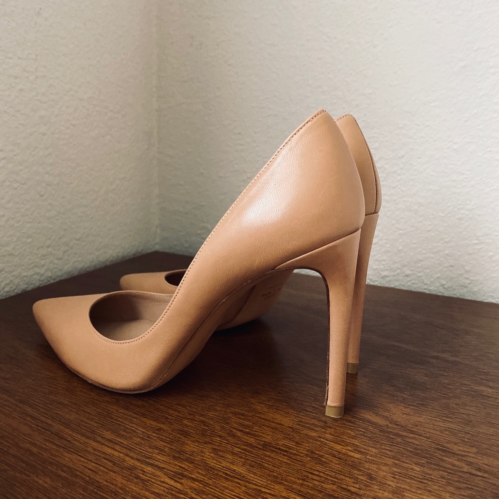 Stuart Weitzman nude leather pumps